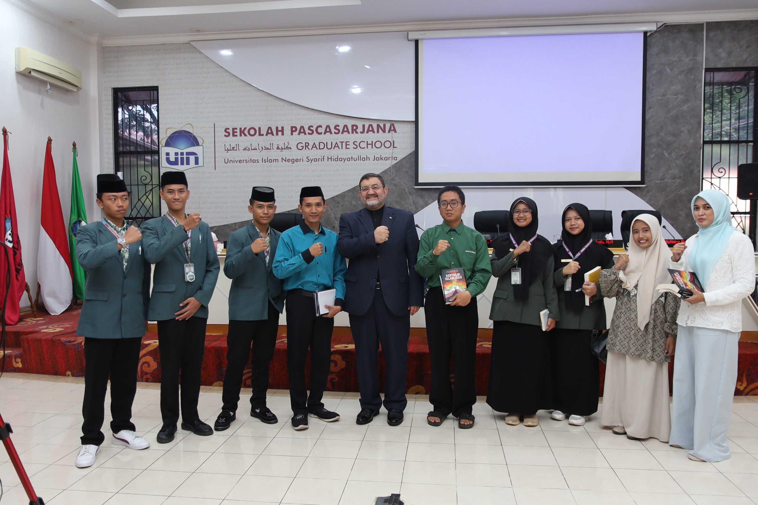 STUDIUM GENERALE : " Peta Baru Dunia Islam Dan Masa Depan Timur Tengah. Dan Bedah Buku : Republik Islam Iran. Part 2