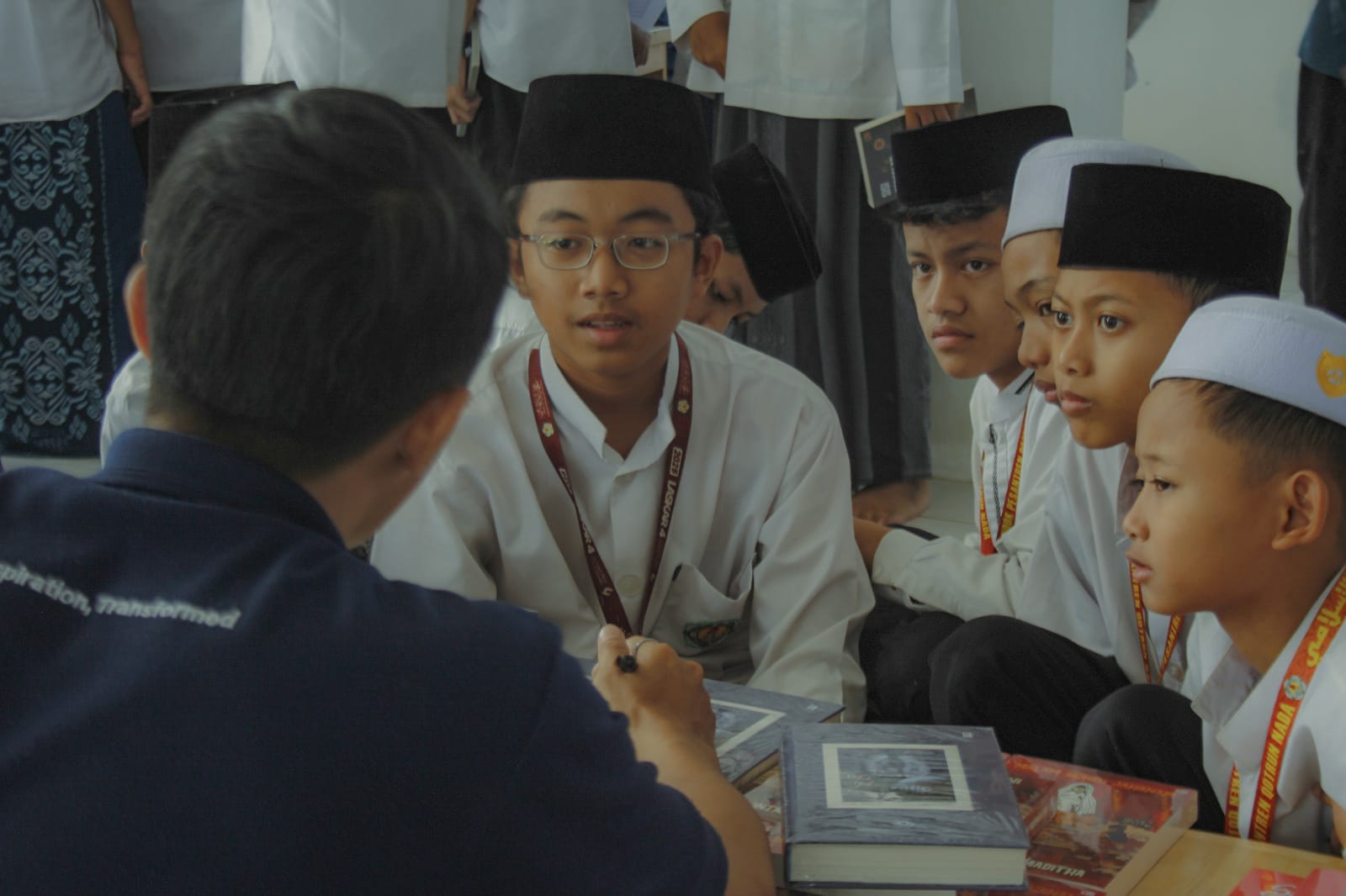 Santri Qotrun Nada Antusias mengikuti Bazar Buku Bersama Gramedia