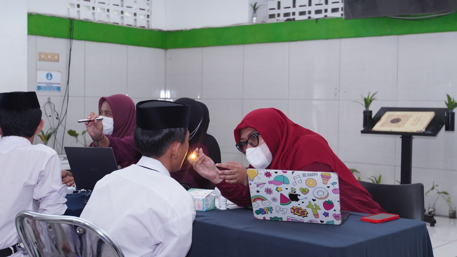 PENGECEKAN ANGKA KECUKUPAN GIZI (AKG) SANTRI DI PONDOK PESANTREN QOTRUN NADA