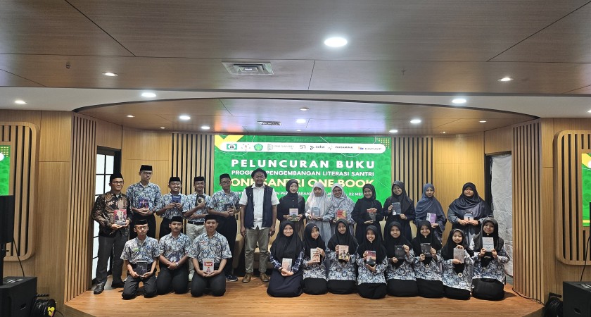Santri Qotrun Nada Luncurkan Buku Terbanyak di Program One Santri One Book