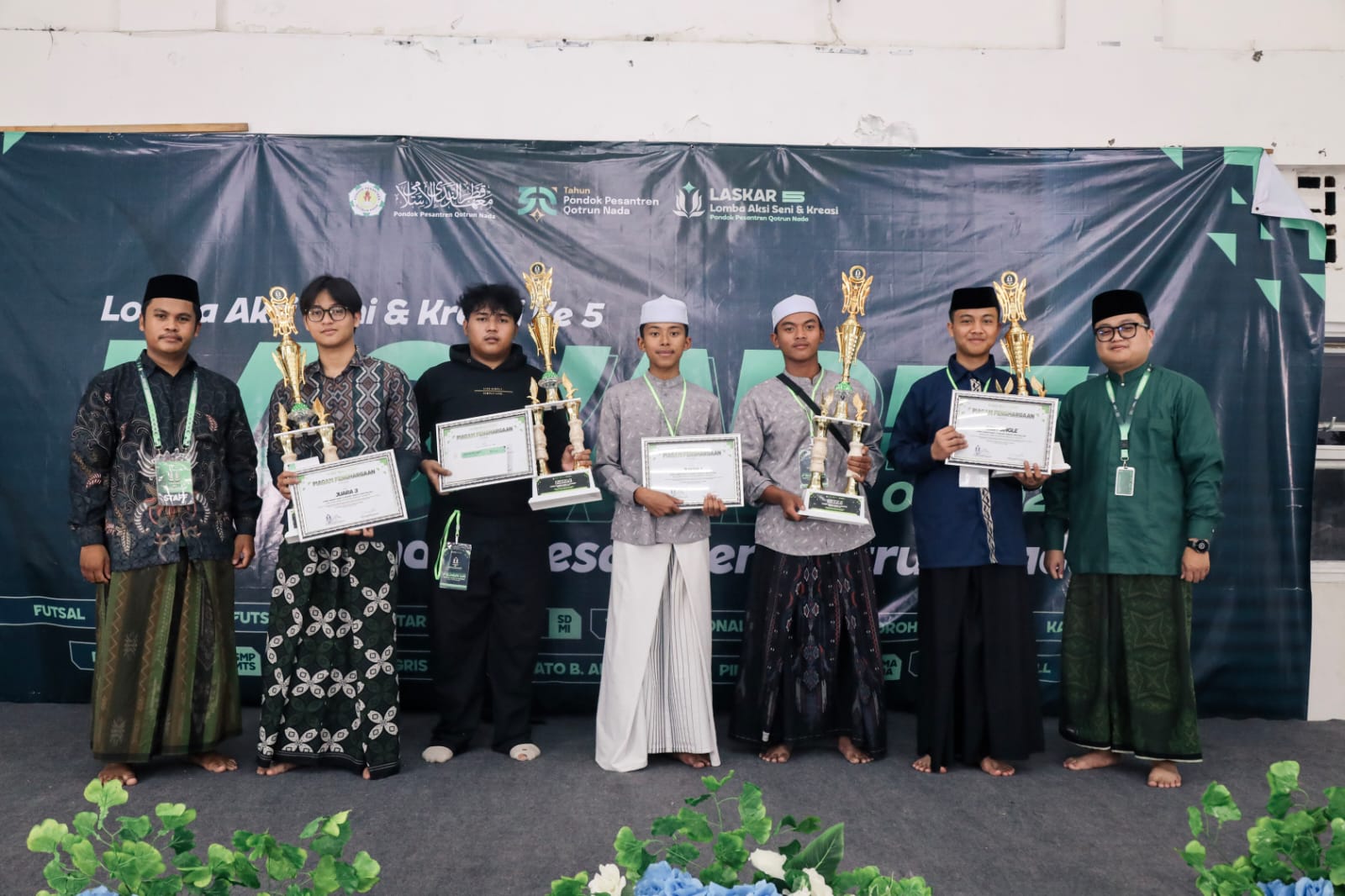 Gema Shalawat Warnai Laskar 5: Pondok Pesantren Qotrun Nada Gelar Kompetisi Hadroh Banjari Antar-Pelajar dan Santri