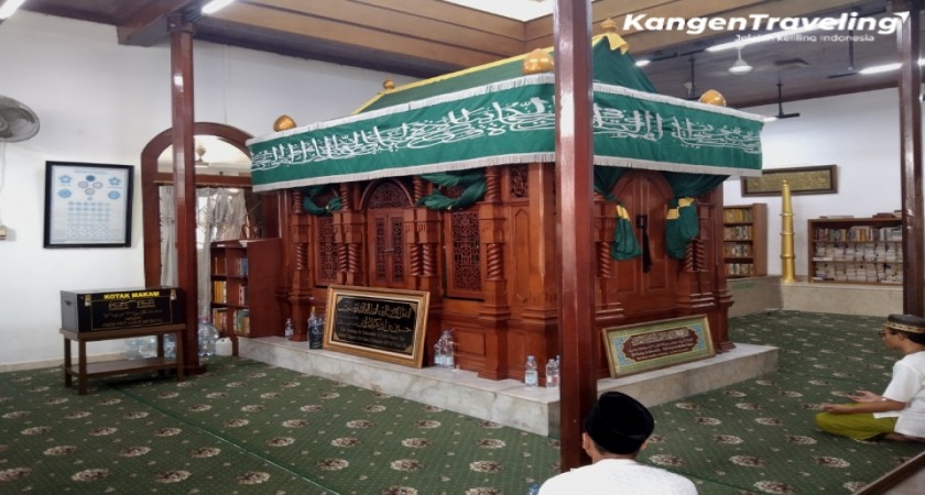 Al Habib Husein bin Abubakar Alaydrus (Keramat Luar Batang)