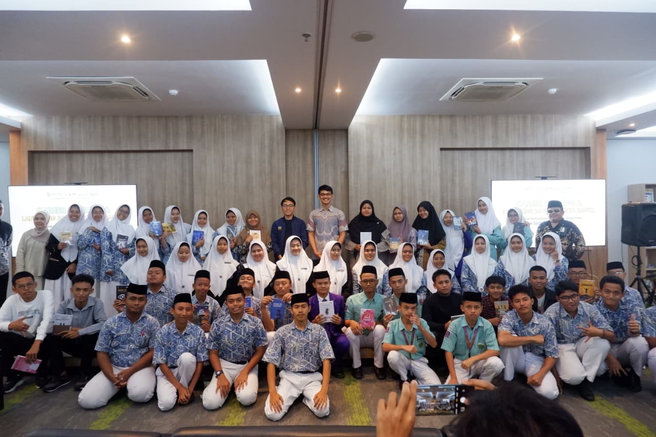 Jejak Literasi Qotrun Nada: Dua Buku untuk Semangat Baru