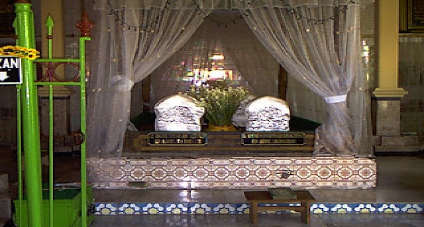 image - Manaqib Al Habib Syekh bin Ahmad Bafaqih (botoputih-surabaya)